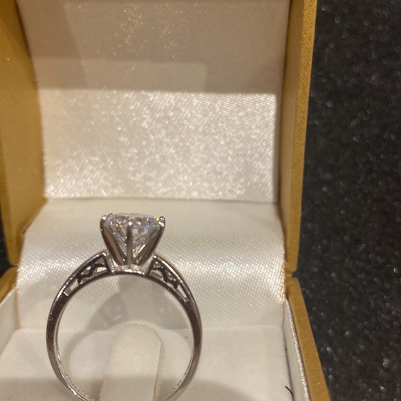 Silver CZ engagement ring - Picture 5 of 6
